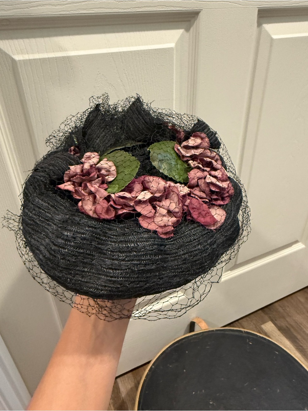 Vintage 1950s era topper hat with veil - Picture 6 of 7